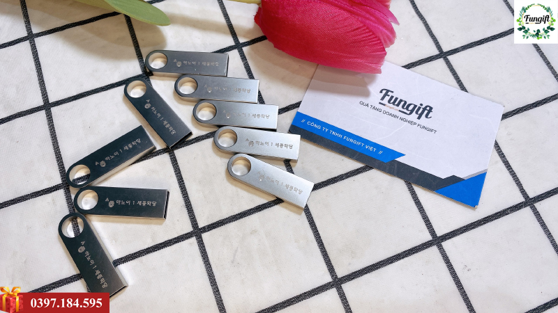 Địa chỉ khắc tên, chữ lên usb
