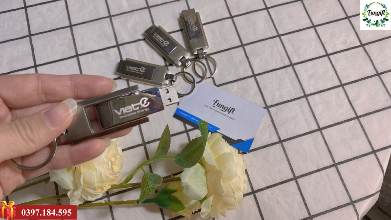 Dịch vụ khắc laser lên Usb theo yêu cầu