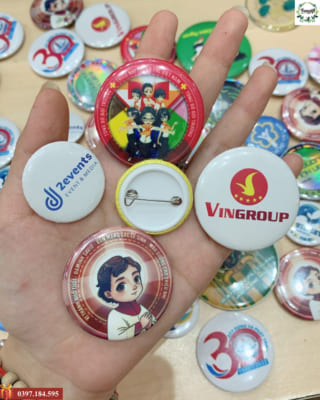 Huy hiệu in logo công ty đẹp