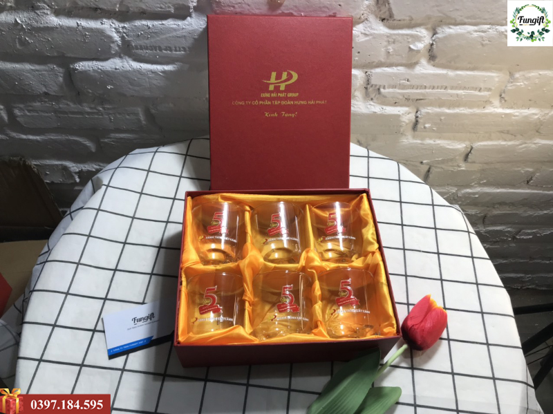 In logo lên cốc thủy tinh