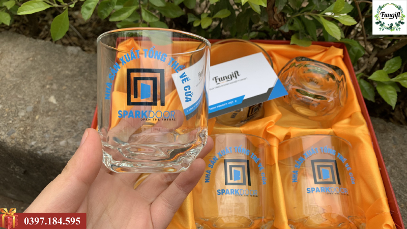 In logo ly thủy tinh