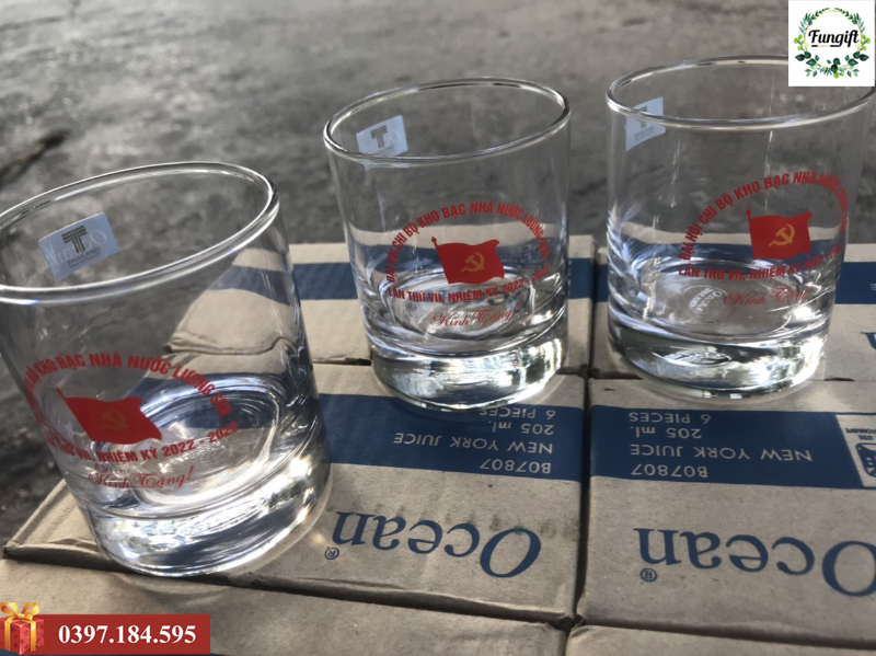 In ly thủy tinh quà tặng