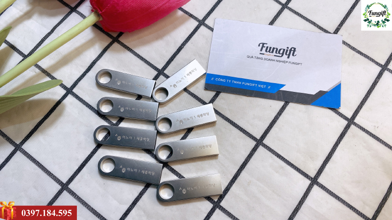 Khắc chữ lên usb