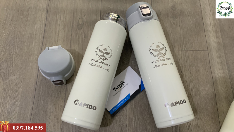 Khắc laser logo lên bình giữ nhiệt