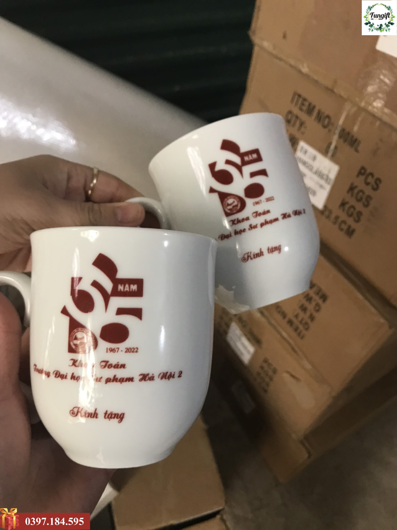 Ly sứ in logo làm quà tặng