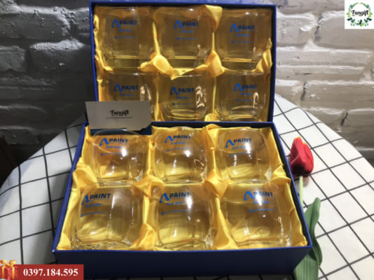 Ly thủy tinh in theo yêu cầu