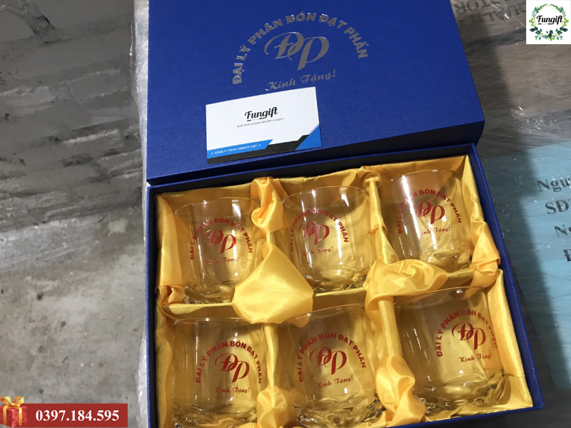 Ly thủy tinh in theo yêu cầu