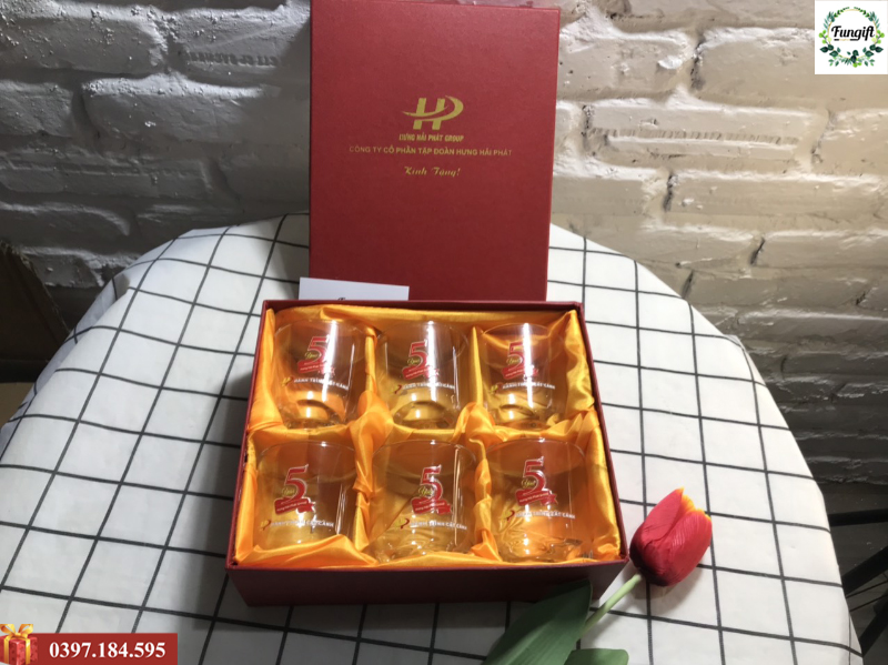 Ly thủy tinh in theo yêu cầu
