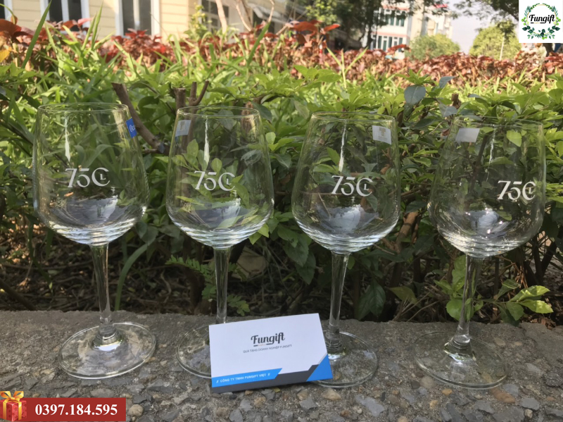 Ly thủy tinh uống rượu vang in logo theo yêu cầu