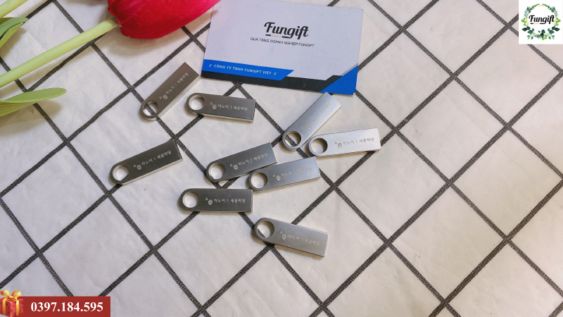 Nhận khắc laser usb theo yêu cầu Hà Nội