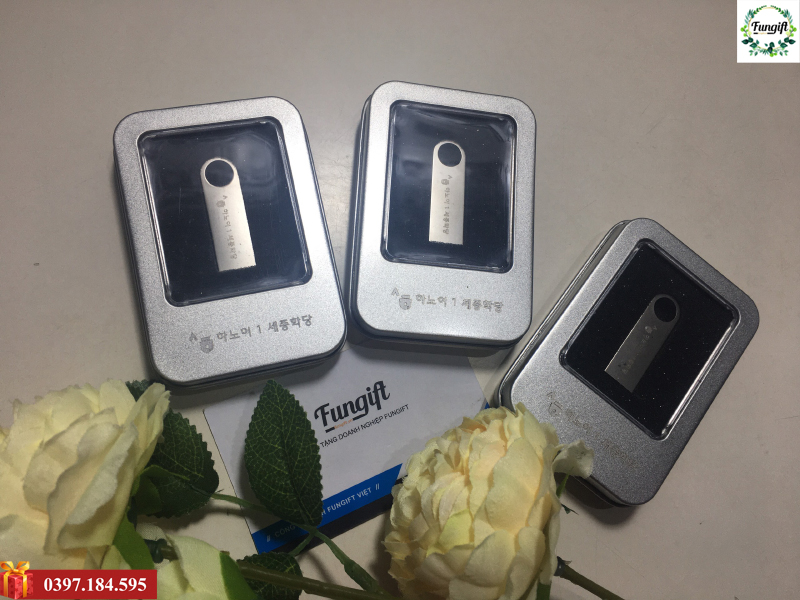 Usb in khắc chữ làm quà tặng