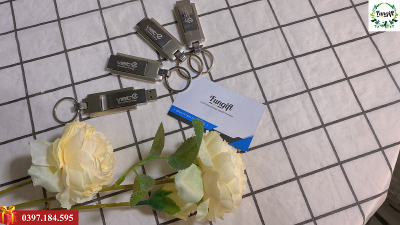 Usb khắc chữ, khắc tên bằng laser