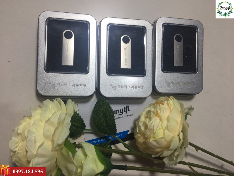 Usb kim loại khắc chữ theo yêu cầu