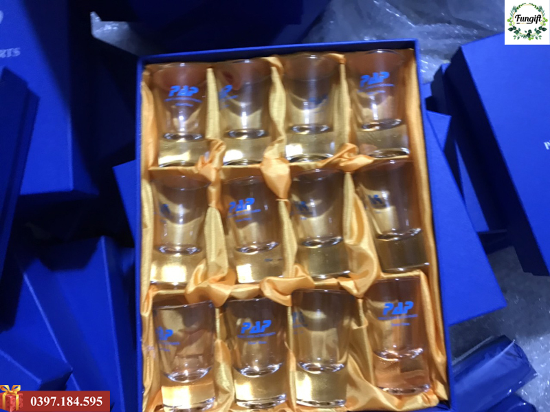 Xưởng in logo lên ly thủy tinh theo yêu cầu