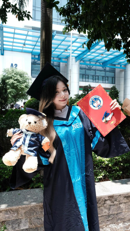 Quà tặng tốt nghiệp đại học gấu in tên