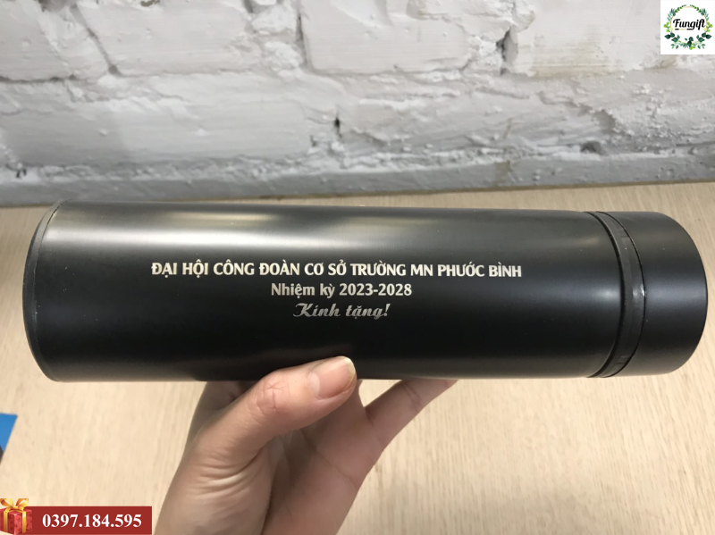 Bình giữ nhiệt khắc logo theo yêu cầu