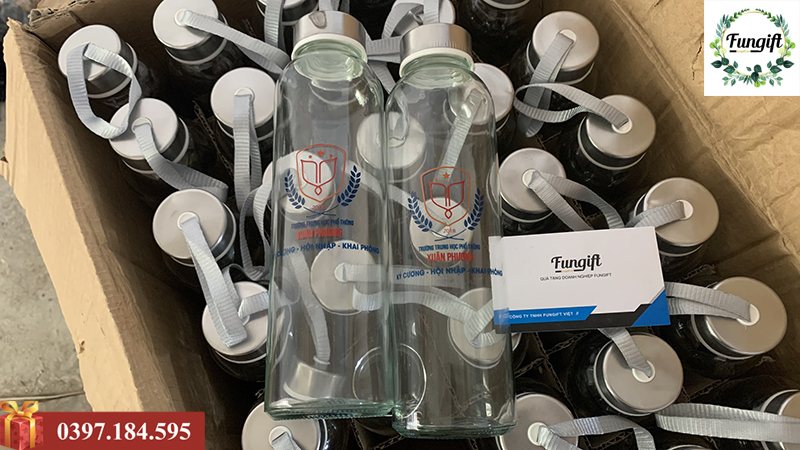 Bình thủy tinh 500ml có dây xách in logo
