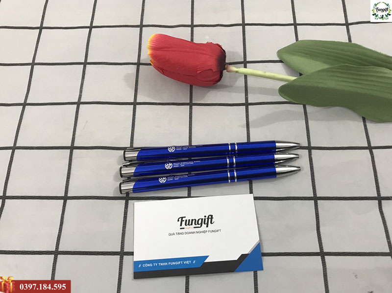 Bút quà tặng khắc tên, logo theo yêu cầu