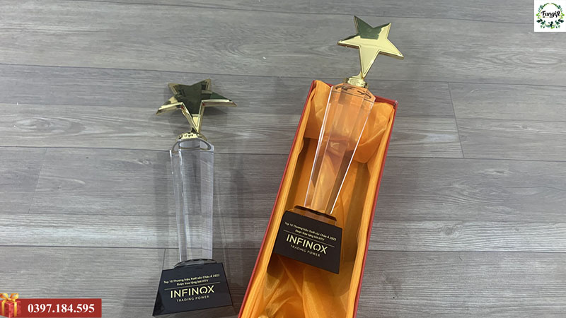 Cúp lưu niệm pha lê giá rẻ