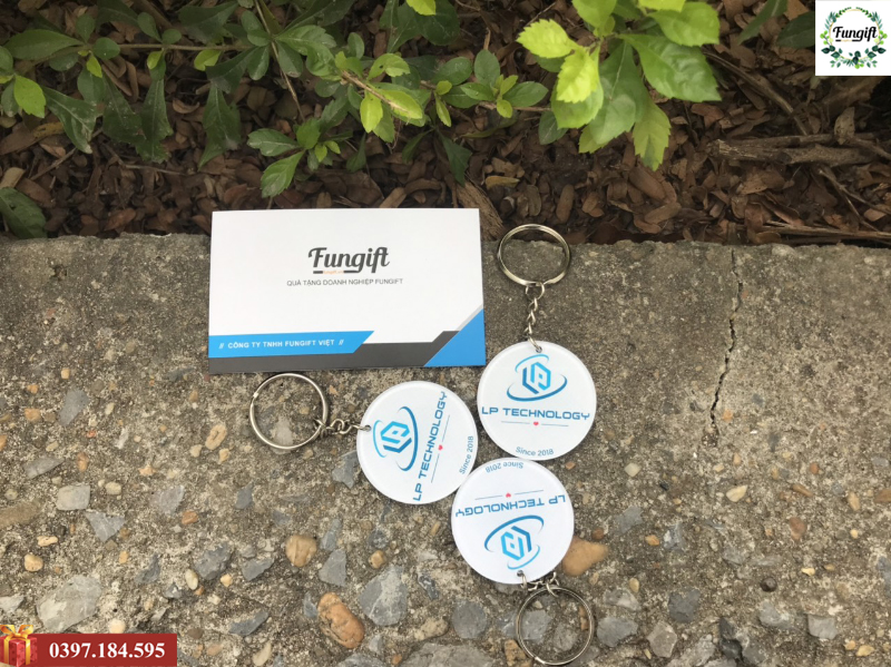 Địa chỉ làm móc khóa mica