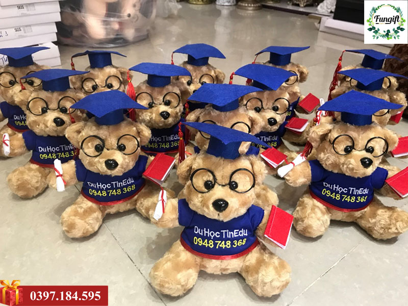 Gấu bông cử nhân