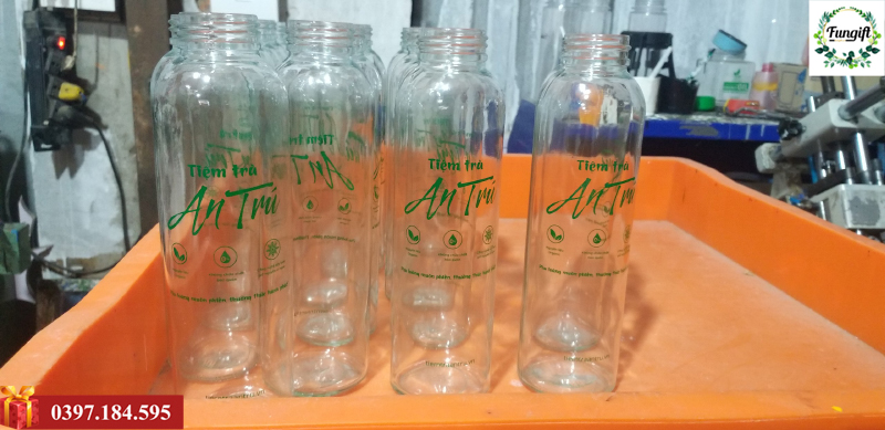 In logo lên chai thủy tinh