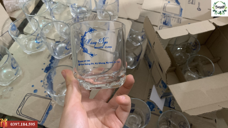 In logo lên cốc thủy tinh