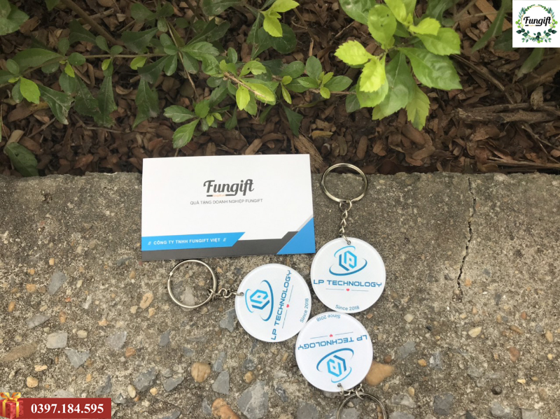 In móc khóa mica theo yêu cầu