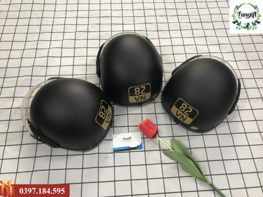 In mũ bảo hiểm công ty