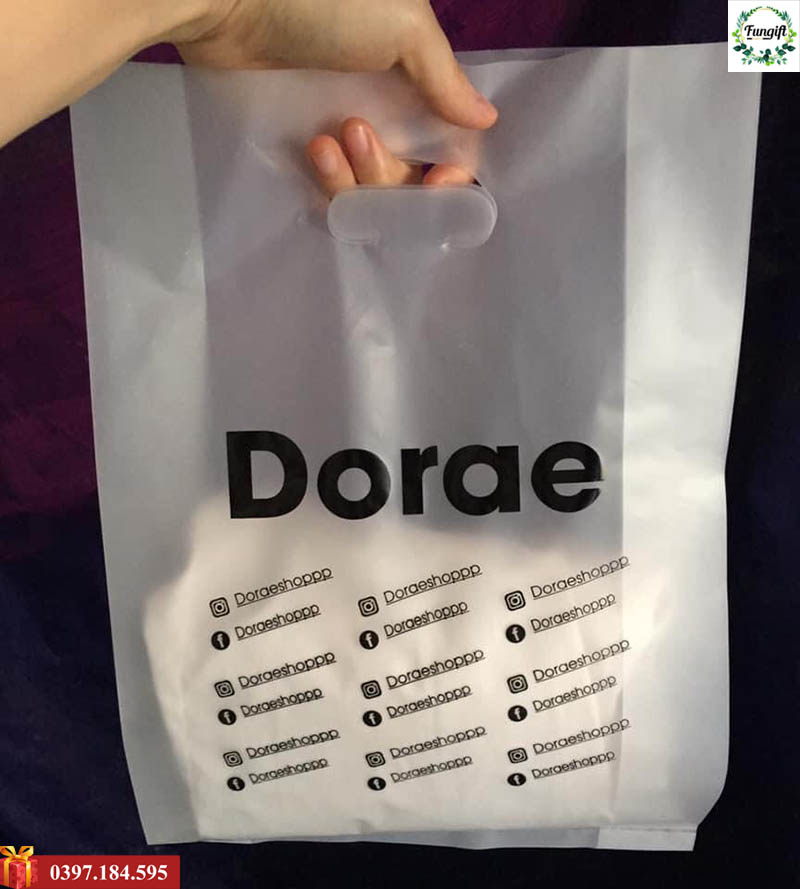 In túi nilon trong đục đựng quàn áo cho các shop