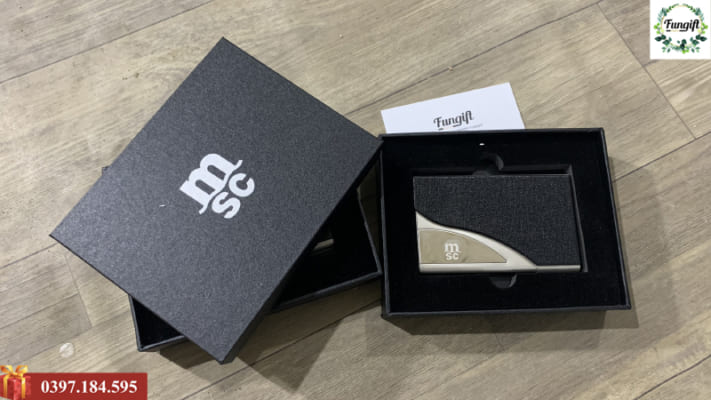 Khắc logo ví đựng thẻ name card tại Hà Nội