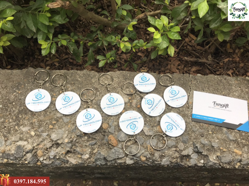 Làm móc khóa mica Hà Nội