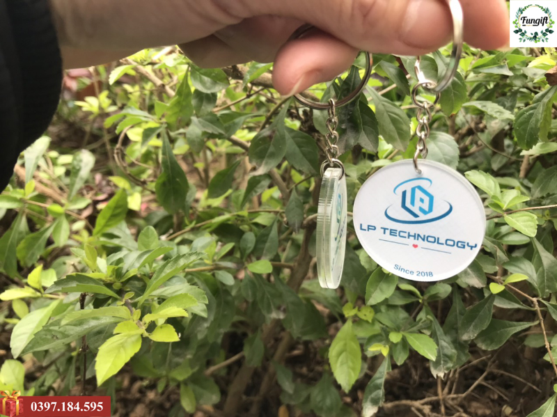 Móc khóa mica in hình theo yêu cầu