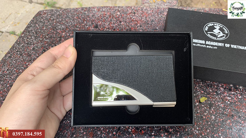 Hộp đựng name card khắc logo