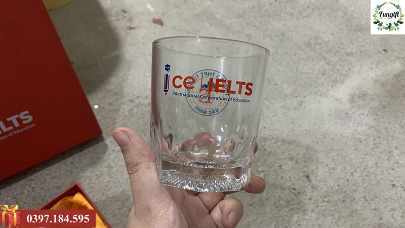 In cốc thủy tinh ở Hà Nội