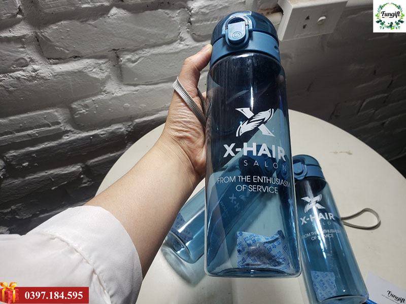 In logo lên bình nước bằng nhựa