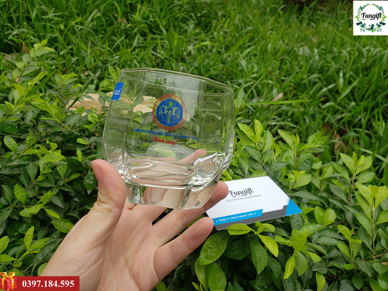 In ly thủy tinh theo yêu cầu
