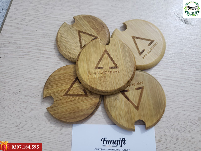 Năp đậy cốc bằng gỗ khắc logo