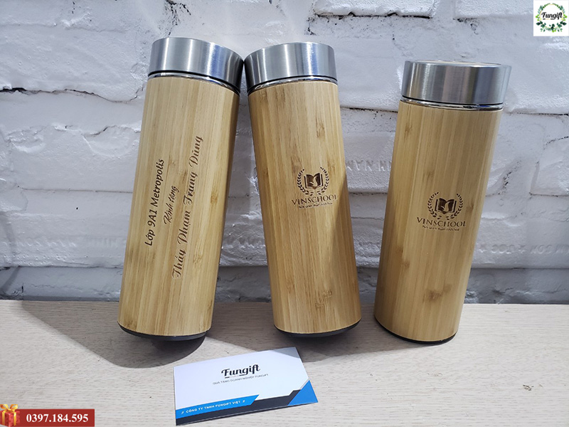 Bình đựng nước khắc tên