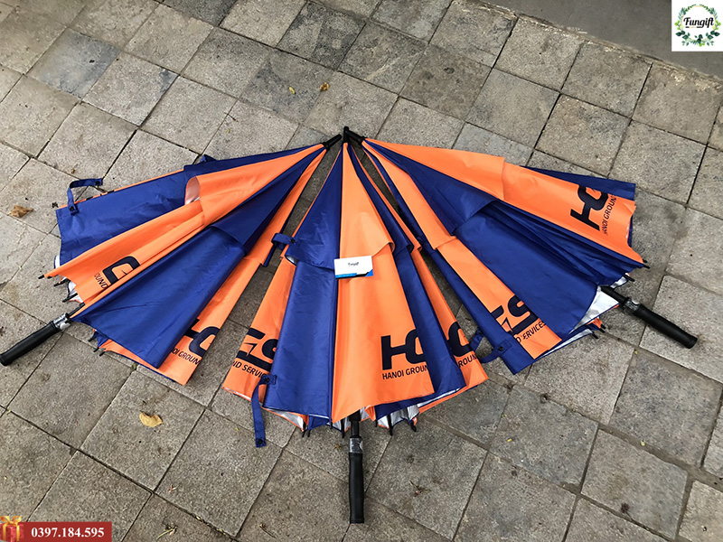 Sản xuất ô dù cầm tay in logo, chữ làm quà tặng