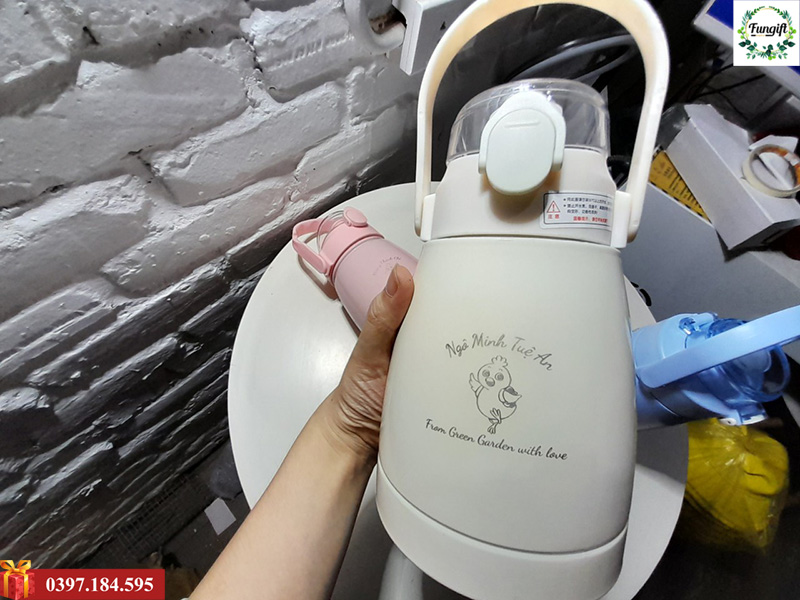 Bình nước giữ nhiệt cho bé khắc tên, chữ theo yêu cầu