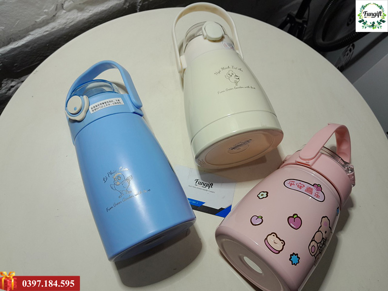 Bình nước khắc tên theo yêu cầu