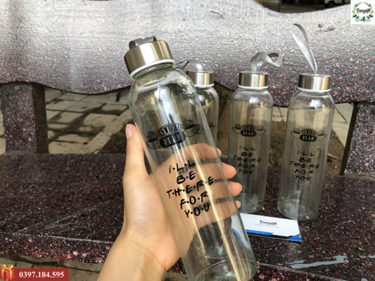 Đặt bình thủy tinh theo yêu cầu