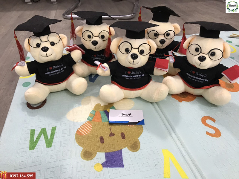 Gấu bông cử nhân in logo trường