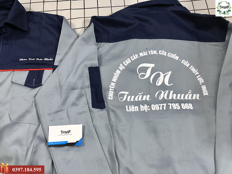 Áo bảo hộ lao động in logo công ty và tên cá nhân