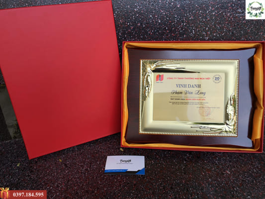 Bảng vinh danh nhân viên xuất sắc in theo yêu cầu