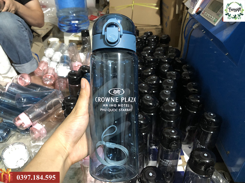 Bình nước nhựa bật nắp in logo theo yêu cầu