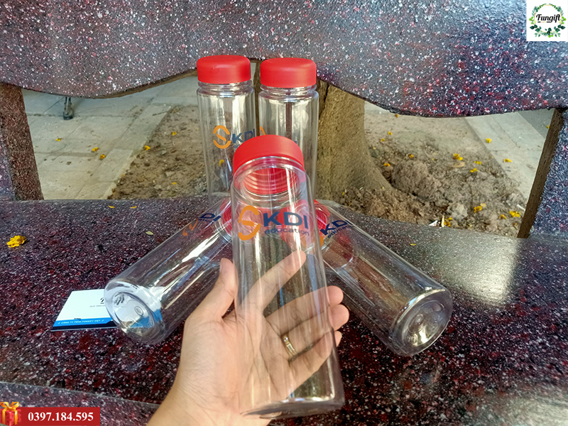 Bình nước nhựa my bottle màu đỏ in logo cho trung tâm KDI Education