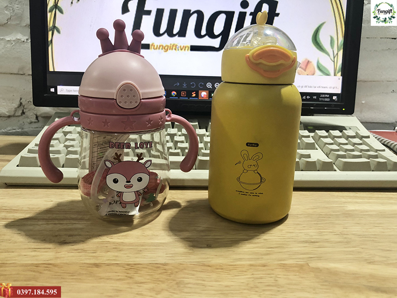 Bình tập uống có nắp bật dễ thương cho bé