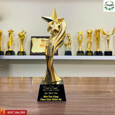 Các mẫu cúp hình ngôi sao nhiều kiểu dáng